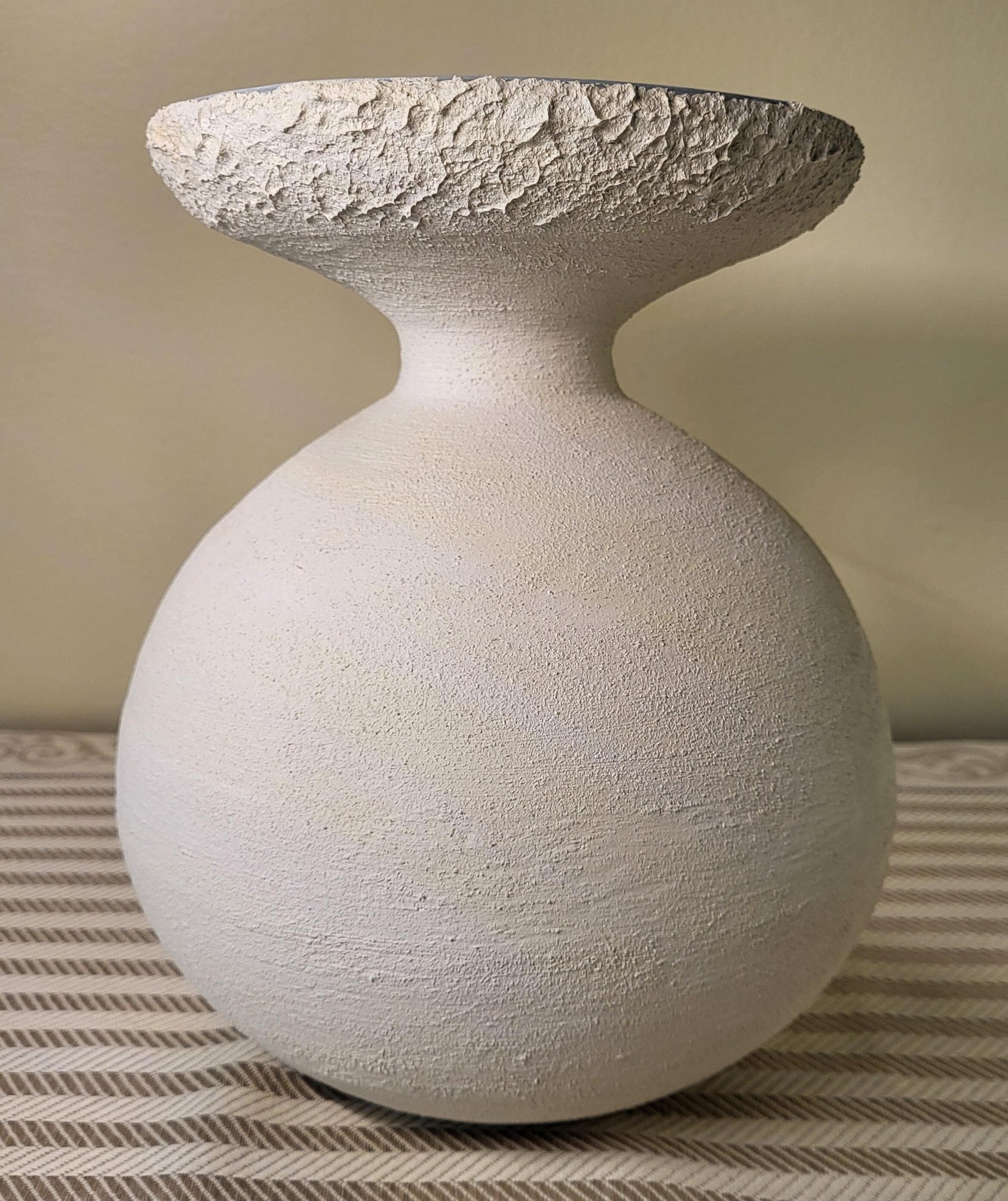 Unique Golgo Vase | Arèna Collection | Handcrafted Ceramic