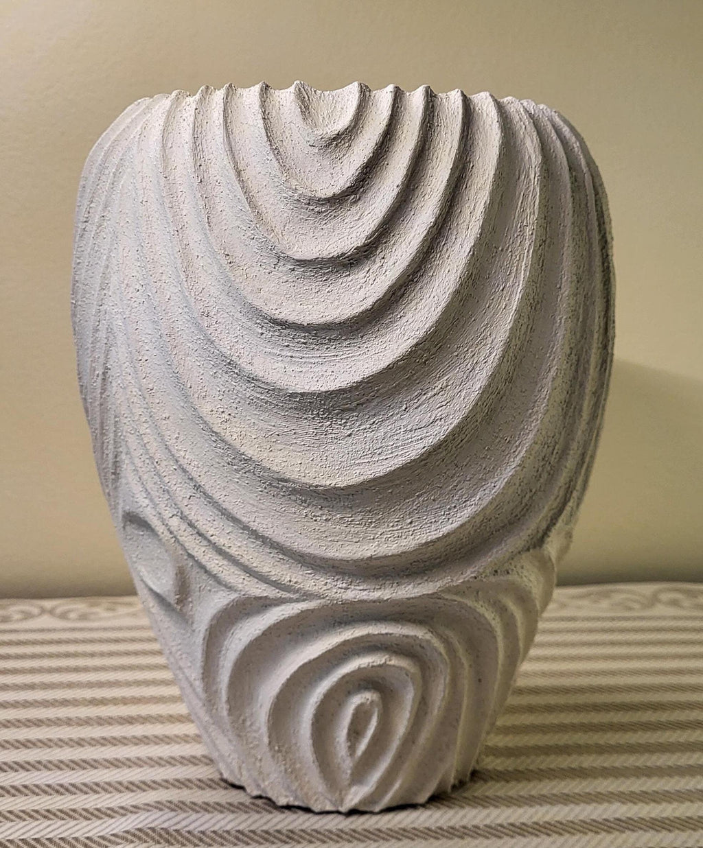 Unique Incontro Vase | Arèna Collection | Handcrafted Ceramic