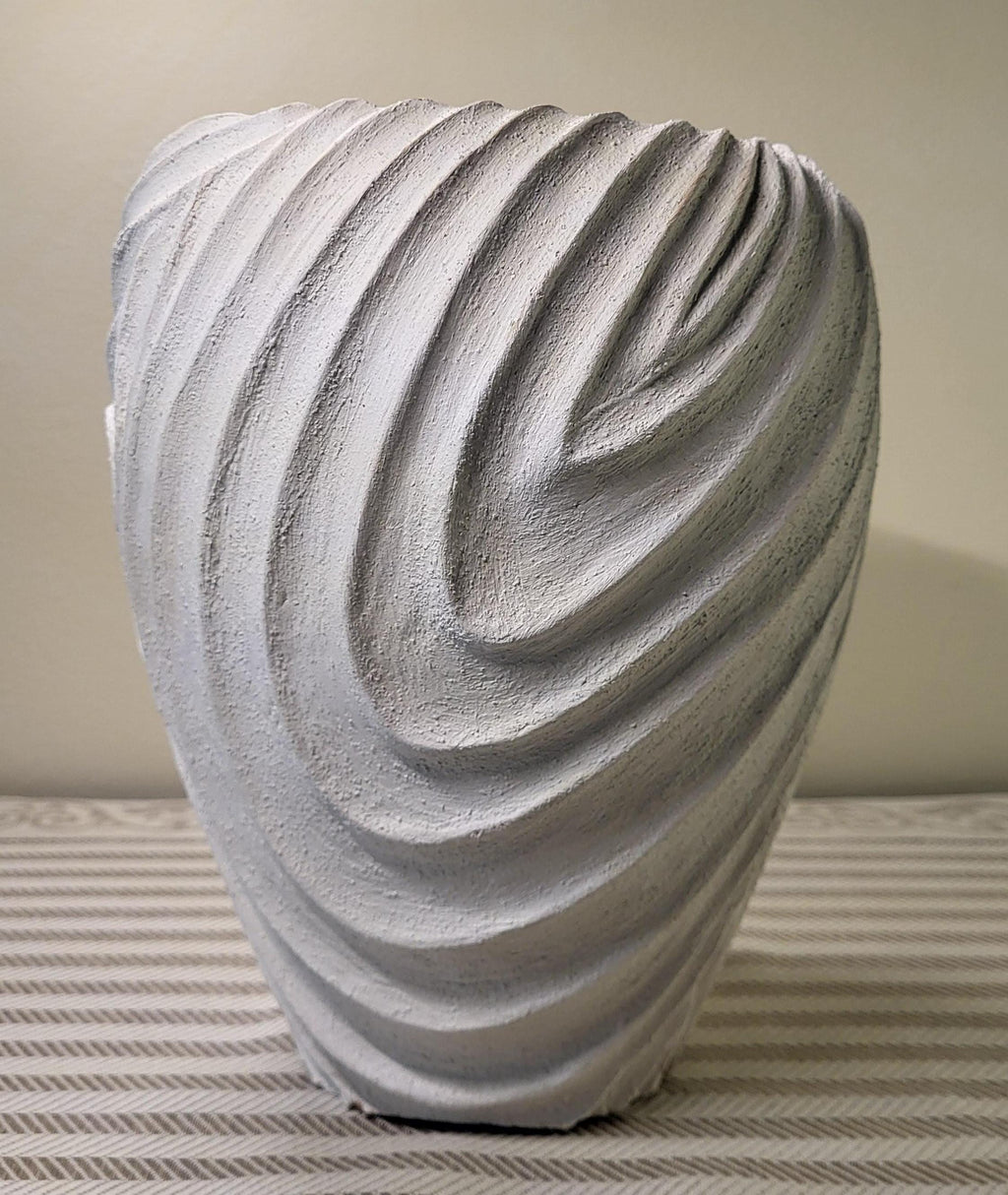 Unique Incontro Vase | Arèna Collection | Handcrafted Ceramic