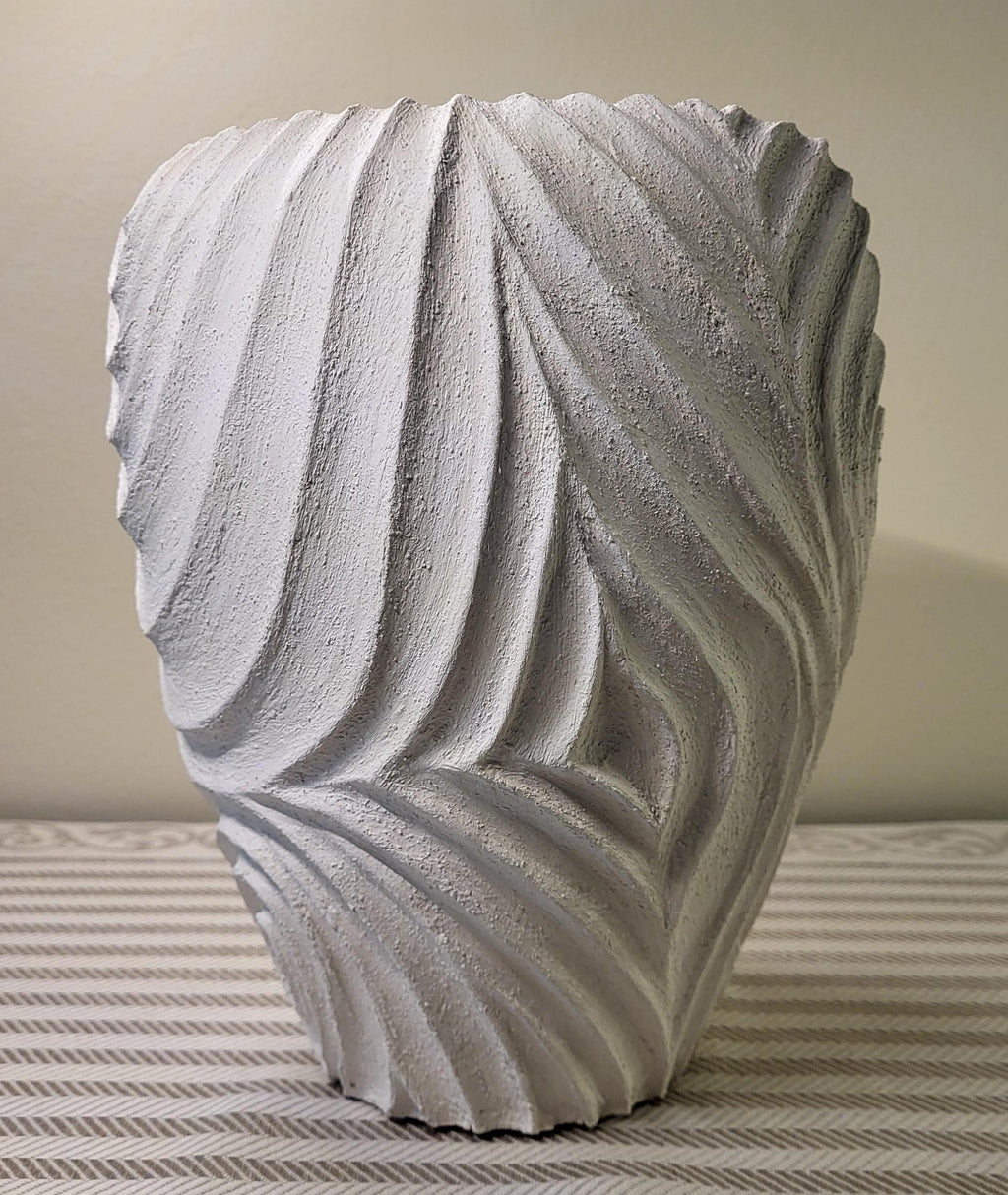 Unique Incontro Vase | Arèna Collection | Handcrafted Ceramic