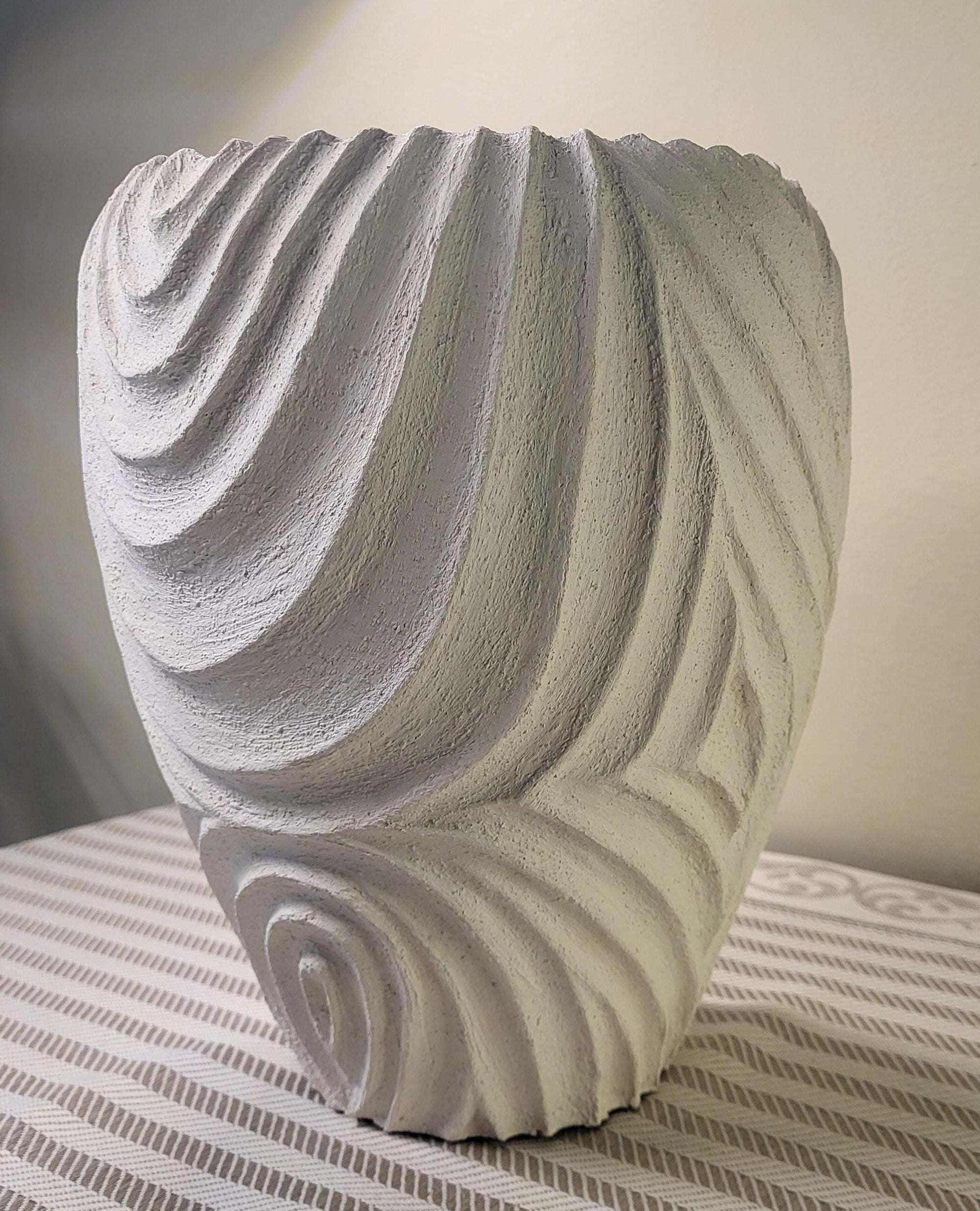 Unique Incontro Vase | Arèna Collection | Handcrafted Ceramic