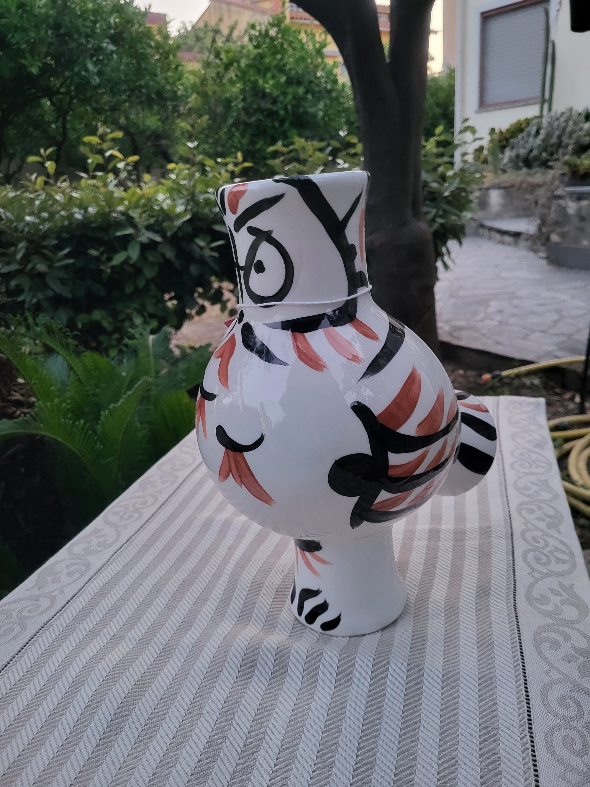 Chouette rouge omaggio a Picasso