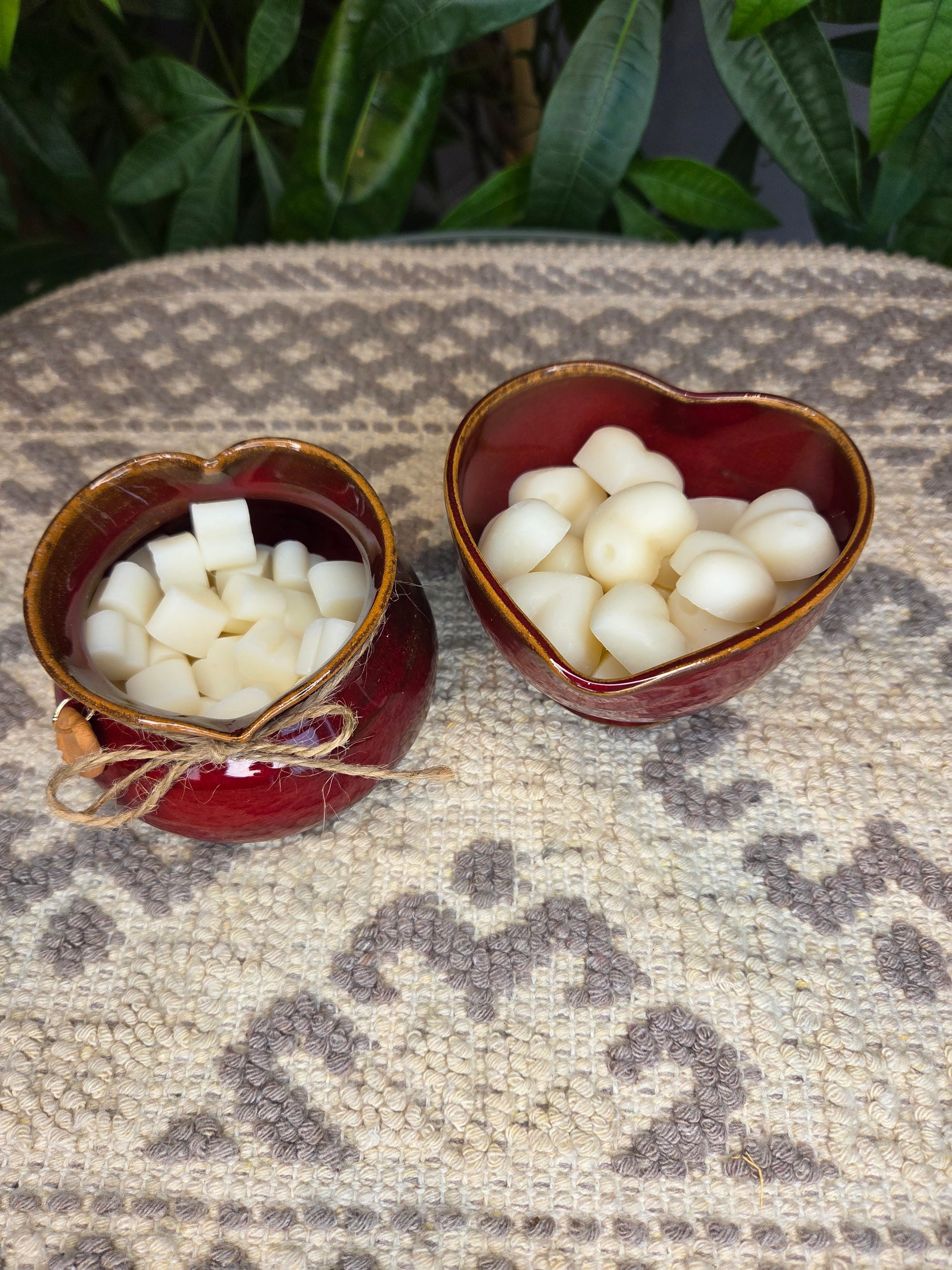 Cuore sacchetto in ceramica – rosso rubino con tart soufflé alla vaniglia in cera di oliva