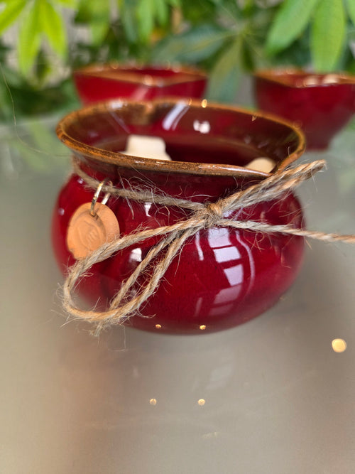 "Cuore Legato" sacchetto in ceramica – rosso rubino con tart soufflé alla vaniglia in cera di oliva