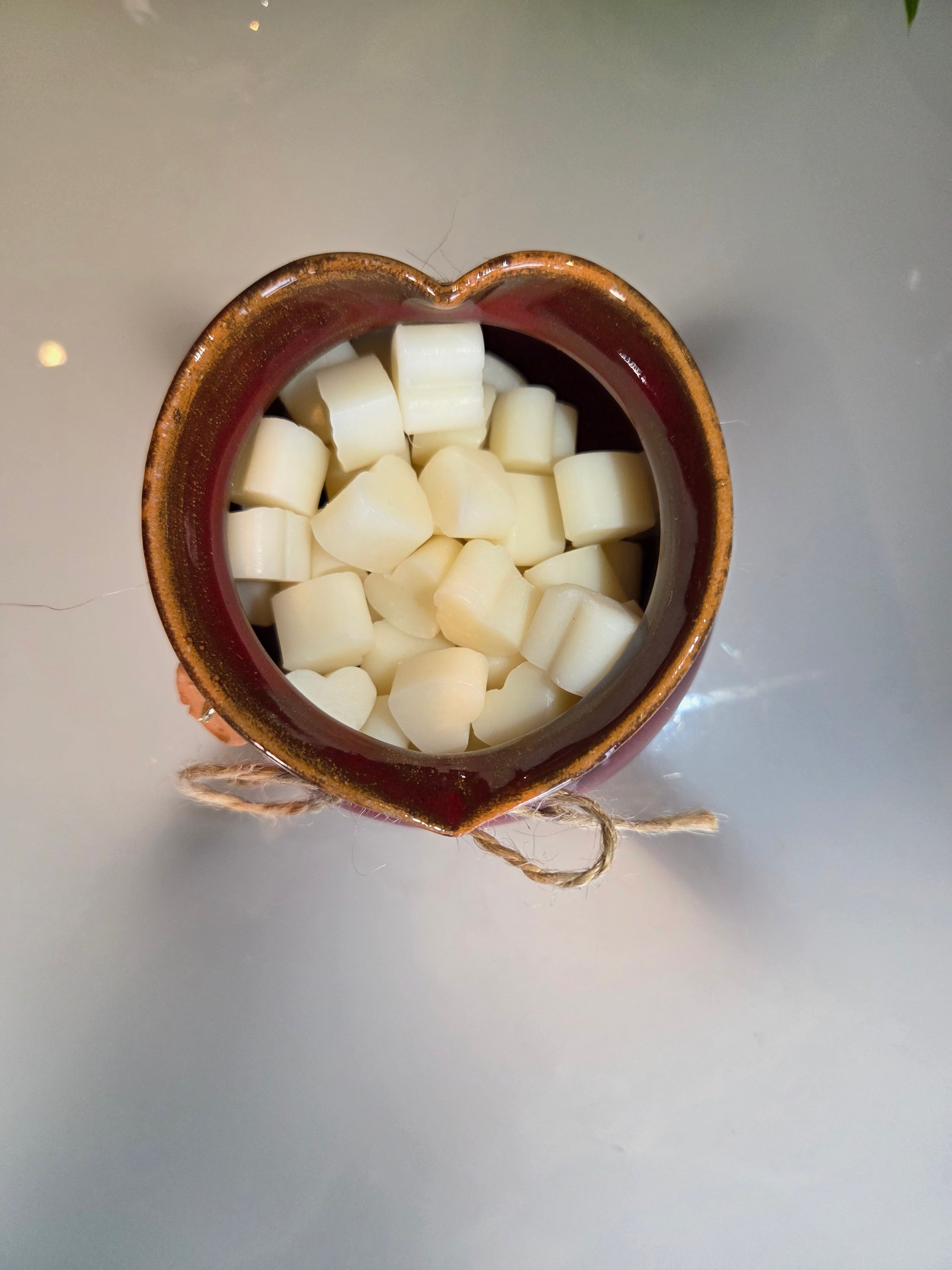 Cuore sacchetto in ceramica – rosso rubino con tart soufflé alla vaniglia in cera di oliva